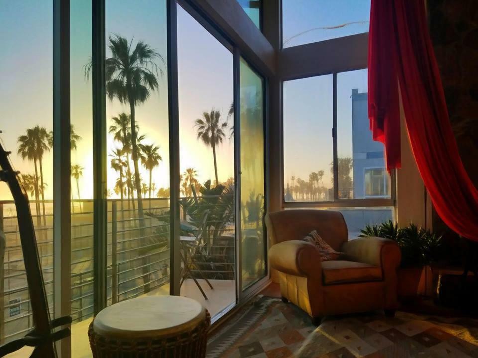Ocean Front Vortex Female Hostel Private Rooms Free Bikes Лос-Анджелес Экстерьер фото
